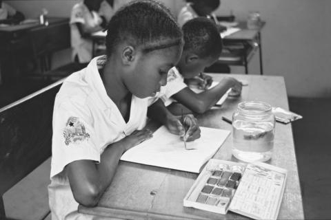 Aula de desenho na Escola-Piloto, em Conacri