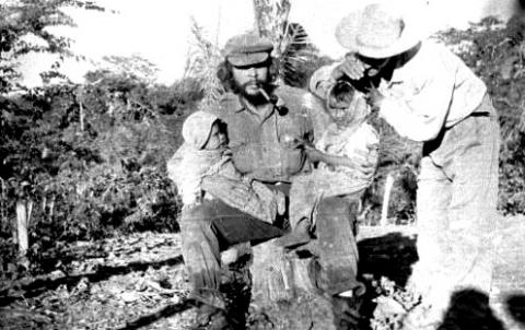 Che Guevara, na Bolívia, 1967. Foto de autor anónimo, Museo Che Guevara (Centro de Estudios Che Guevara, Havana, Cuba)