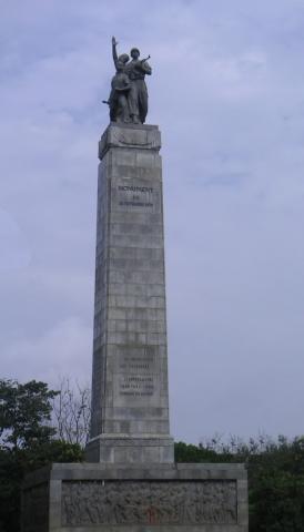 Monumento em Conacri celebrando o 22 de novembro de 1970 (resistência à operação "Mar Verde")