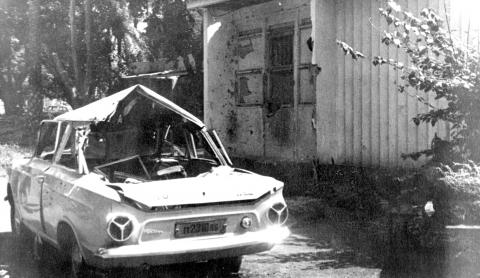 Viatura e edifício do Secretariado-Geral do PAIGC em Conacri alvos do ataque desencadeado no âmbito da operação Mar Verde, 22-11-1970